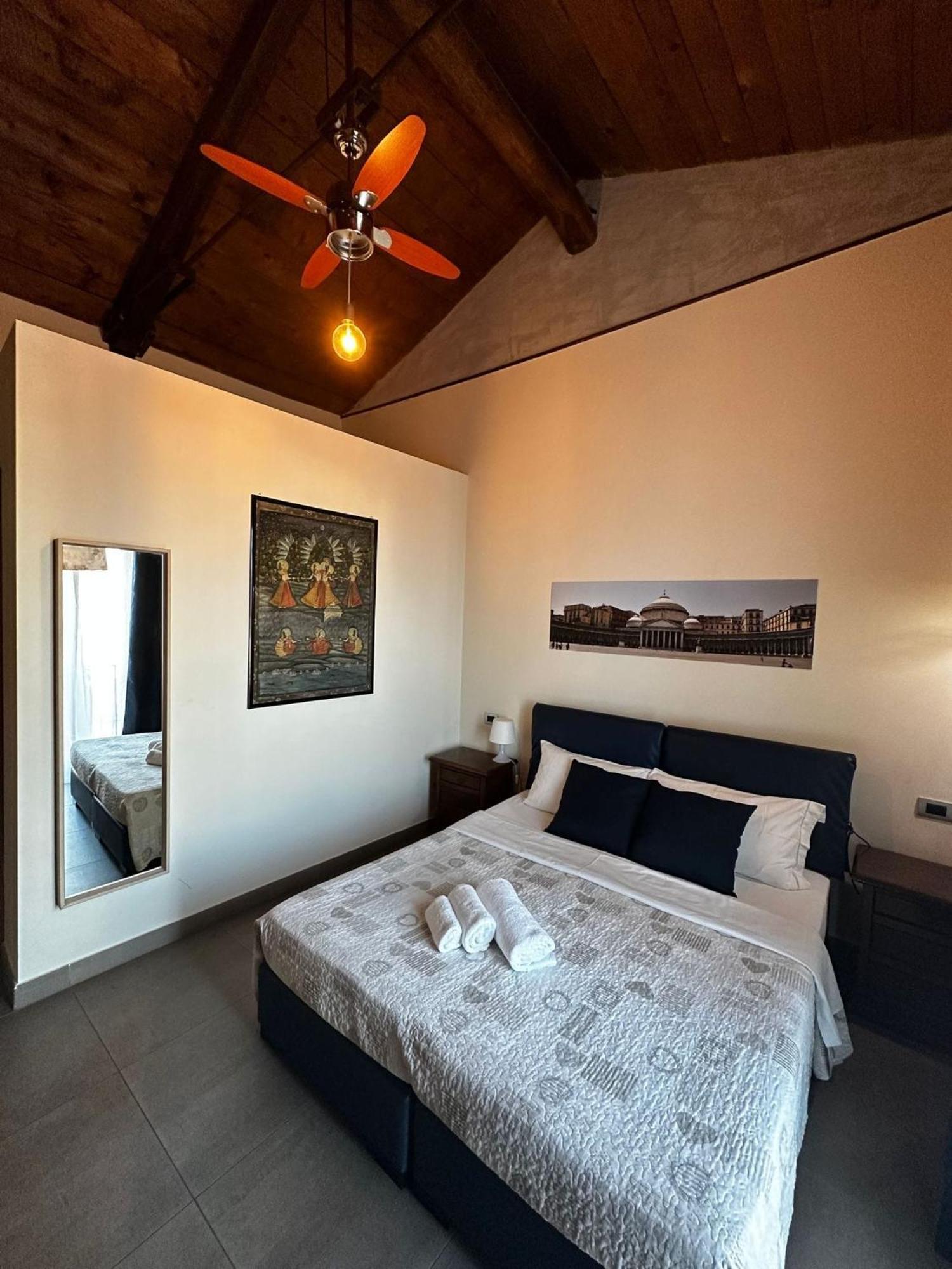 Mansarda Valu Apartment เนเปิลส์ ภายนอก รูปภาพ